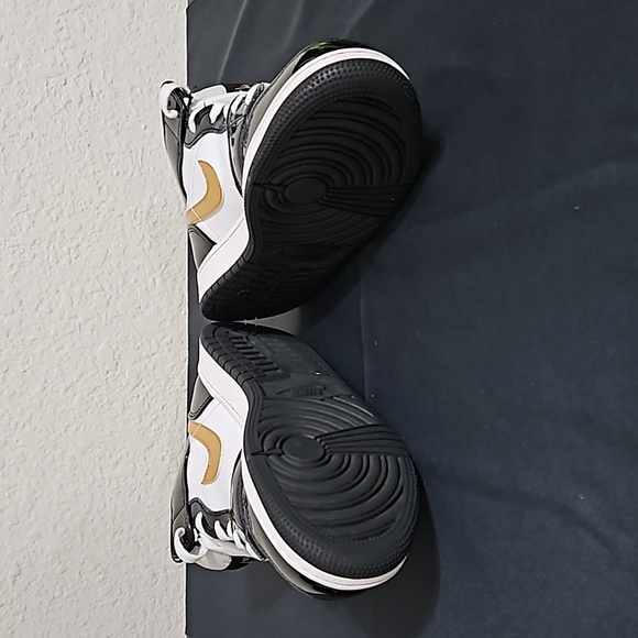 Boys Air Jordan Sneakers - Picture 5 of 6